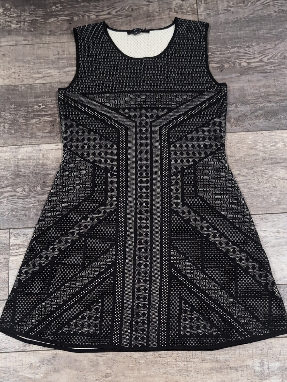 Vertigo Sleeveless Black and Gray Geometric Knit Bandage Dress